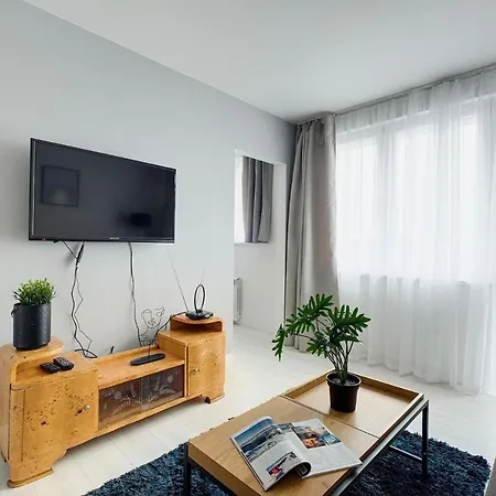 Inside Solec With Private Parking *