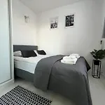 Inside Solec With Private Parking *