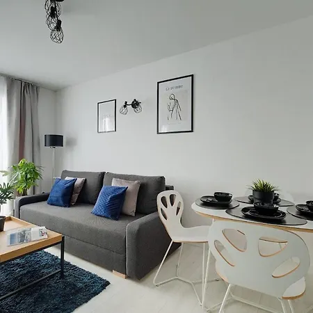 Inside Solec With Private Parking *