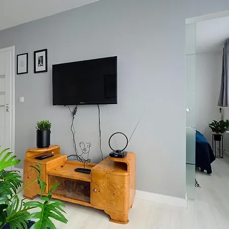 Inside Solec With Private Parking Apartment Warschau