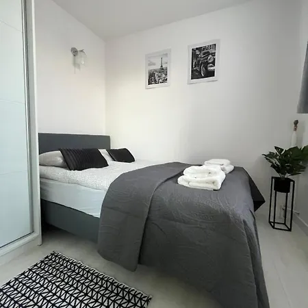 Inside Solec With Private Parking *